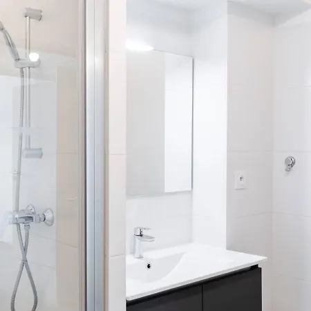 Apartment T3 Moderne Avec Wifi, Parking Securise Et A 300m De La - Fr-1-409-160 Narbonne
